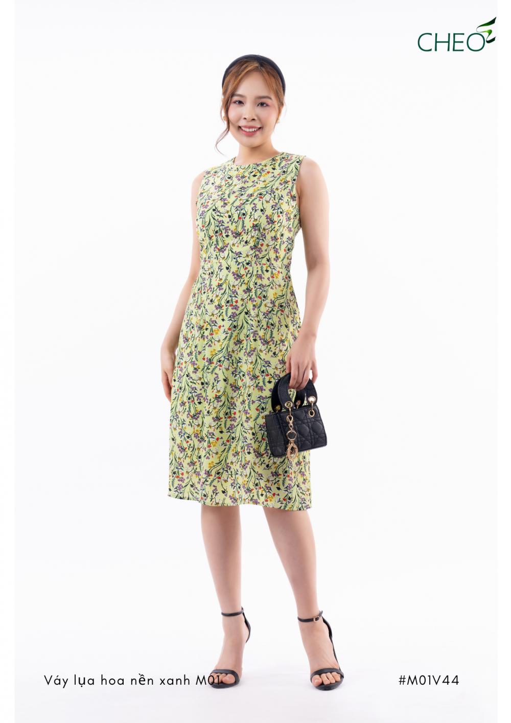 Váy lụa hoa nền xanh
