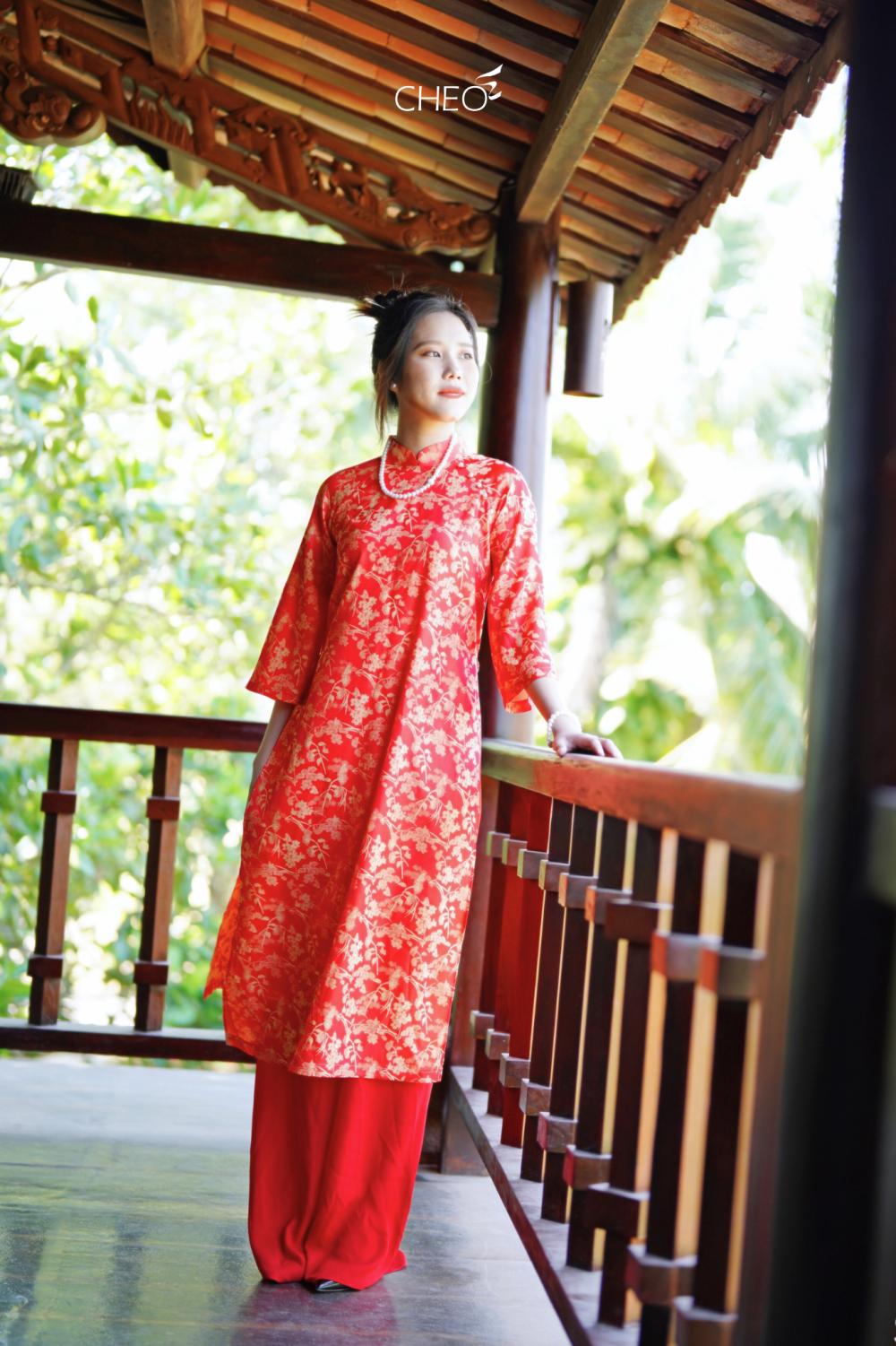 Áo dài Gấm Đỏ hoa vàng